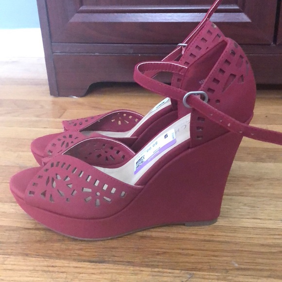 Sbicca Shoes - Burgundy red wedges with straps